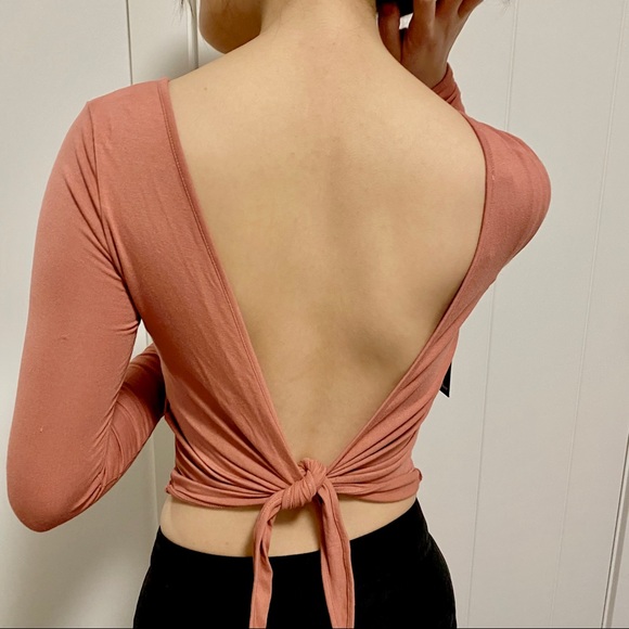 Aritzia wrap top - Picture 1 of 4